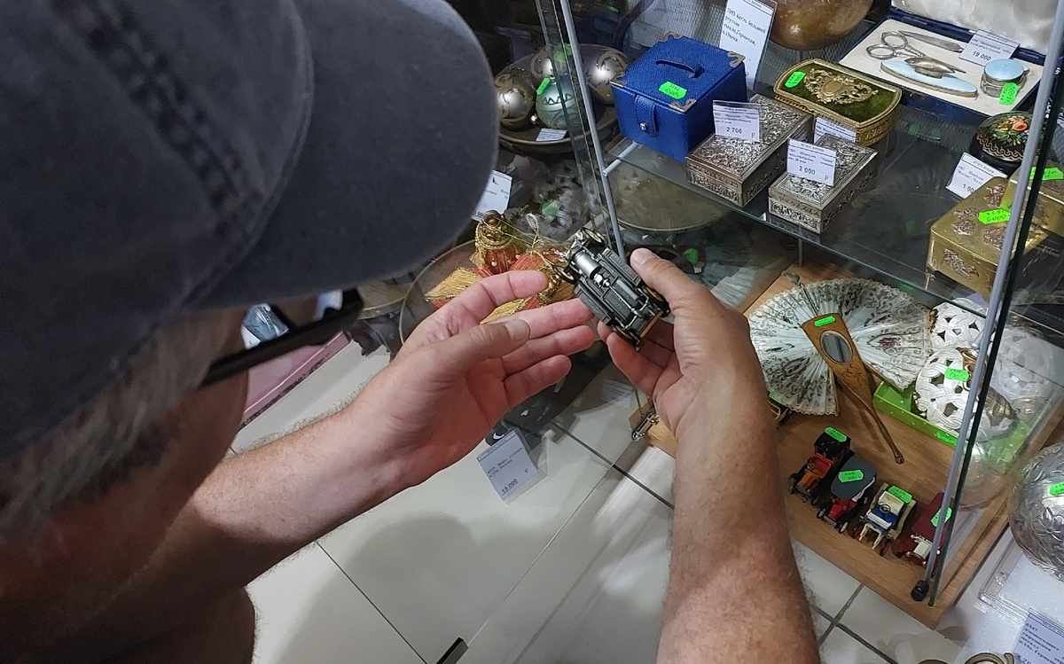 Находка в антикварной лавке: редкие модели авто 1:43 ждут своего коллекционера. на фото автор