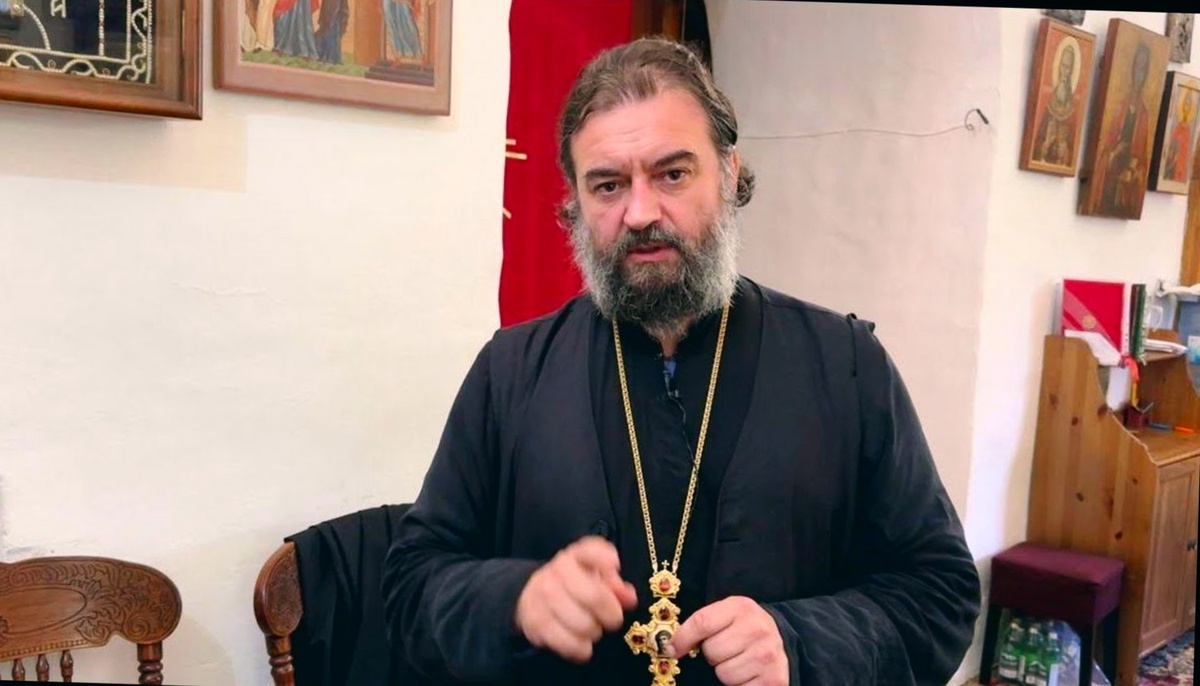 Андрей Ткачёв — протоиерей, настоятель Храма Троицы Живоначальной в Хохлах, писатель, телеведущий, блогер, миссионер.