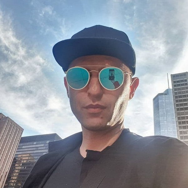     Рома Зверь не любит слушать свою музыку