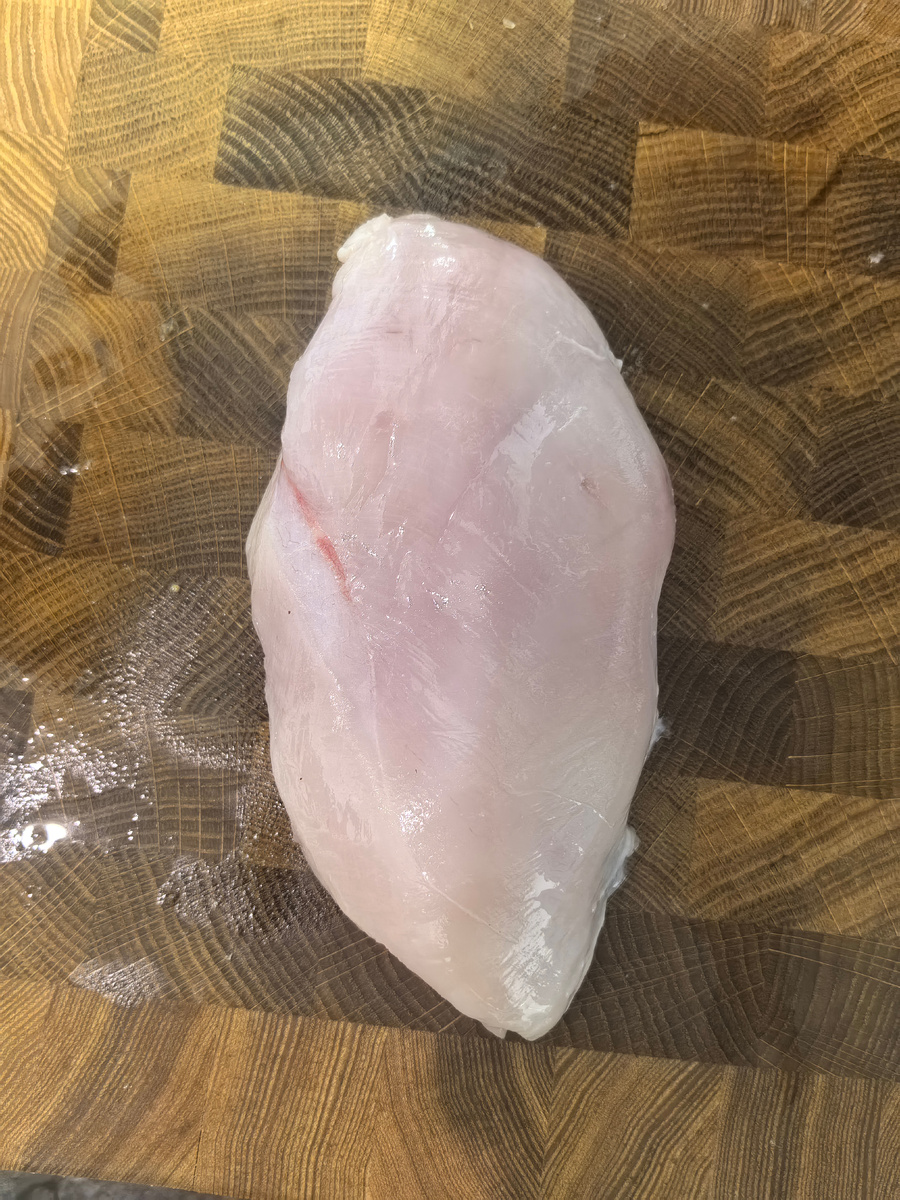 Нужно промыть и просушить бумажным полотенцем