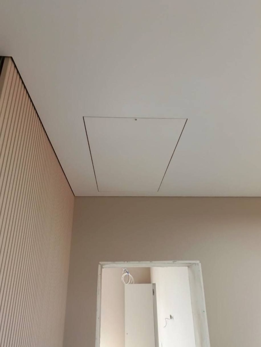 люк в натяжном потолке