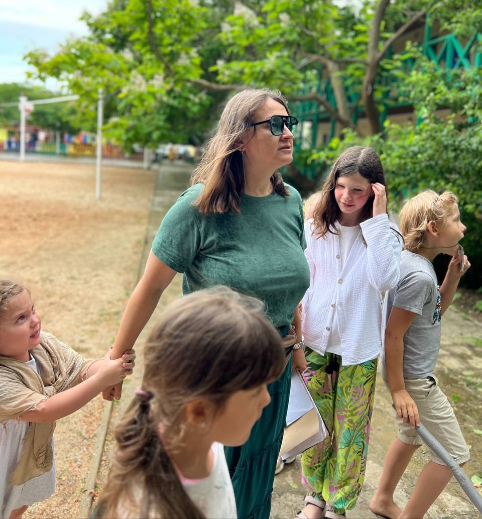 В семейном лагере по Волшебнику Изумрудного города дети-игроки поймали "предательницу"