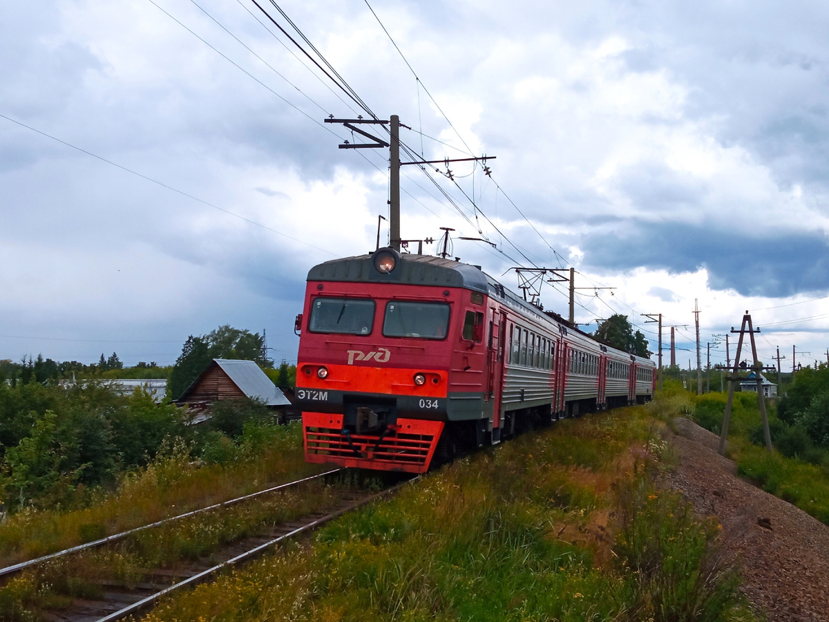 ЭТ2М-034 сообщением Алапаевск – Богданович прибывает на о.п. 125 км