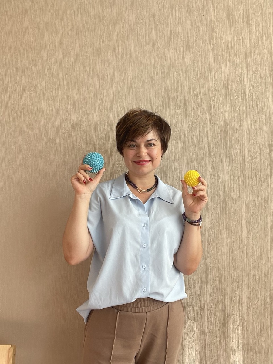 Познакомимся?

#нейропсихолог и #нейропреподаватель_русского_языка

🎾На канале появились новые подписчики. Давайте знакомиться🫧

Я-Анна, нейропреподаватель русского языка и нейропсихолог.
Более 15 лет в теме школьного обучения русскому языку,более 3 ех лет-в теме детской нейропсихологии.

💡Мои компетенции лежат в сферах:
-ВПР русский язык;
-нейропсихология/нейродиагностика и коррекция;
-нейропедагогика/коррекция школьной неуспеваемости;
-специалист по сенсорной интеграции (обучение - у Света Ревич,Израиль).

🎯Если ваш ребенок:

🫟имеет проблемы с обучением;
🫟испытывает тревогу,страх перед школой;
🫟допускает ошибки,часто не связанные со школьными правилами;
🫟отвлекаем/расторможен;
🫟трудно запоминает информацию на уроках;
🫟не может выполнять домашнее задание без вашей помощи;
🫟имеет проблемы с пространством/схемой тела;
🫟ребенок гипочувствителен/гиперчувствителен;

то вам ко мне.

На канале вы найдете всю информацию про нейропсихологические проблемы ,связанные со школьной неуспеваемостью,увидите,что вы не одиноки в этом.

Удивительный факт обо мне

Перевела среднего сына на семейную форму обучения и вот уже третий год учу его по советским учебникам. Сын Марк успешно сдал аттестацию за 5ый класс в московской школе.🧩


Пишите мне в лс телеграм @Anna_bukva21 и мы вместе найдем решение вашего вопроса.🎷

#нейропсихолог
#обомне