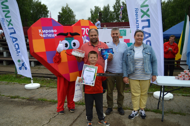    В Кирово-Чепецке прошёл турнир по футболу среди дворовых команд при поддержке Уралхима