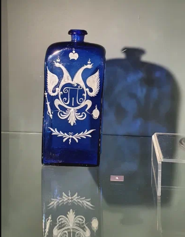 Стеклянный штоф с вензелем Павла I. Конец 1780-х. Завод Ф.Г. Орлова (?)