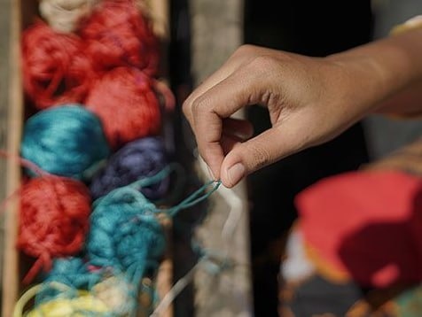 Цвета нитей на запястье и их значение