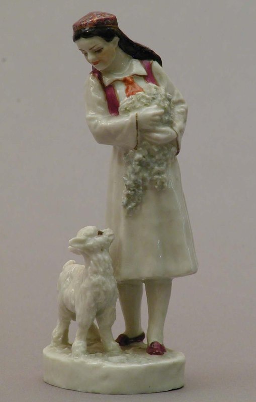 Скульптурная композиция "Девочка-узбечка с козлёнком". Высота 14,0 см. Фарфор, роспись, позолота. Федеральное государственное бюджетное учреждение культуры "Всероссийский музей декоративно-прикладного и народного искусства". Листайте галерею вправо.