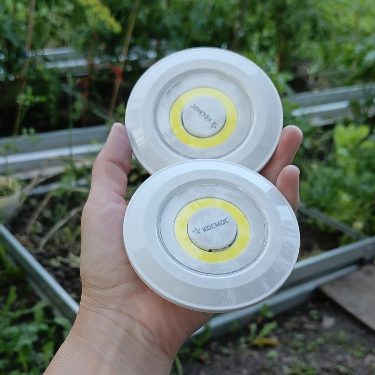 Очень удобно, включаются по нажатию.