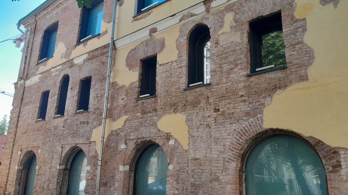 "Руина" фасад