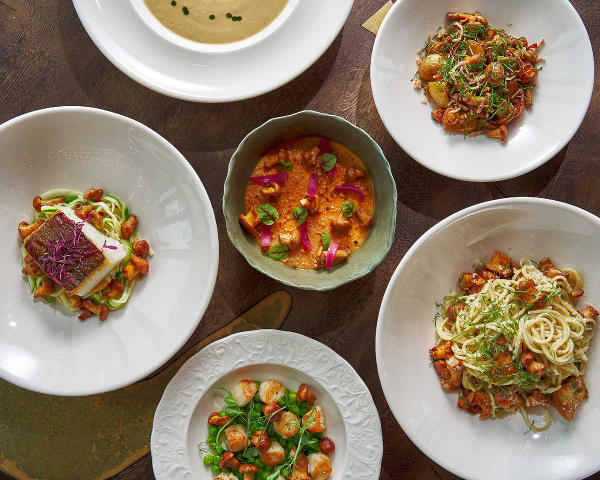 Блюда с лисичками в ресторане Ruski