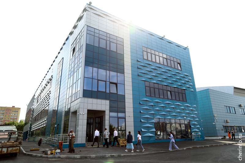    Сегодня спорткомплекс осмотрел мэр Роман Маслов.