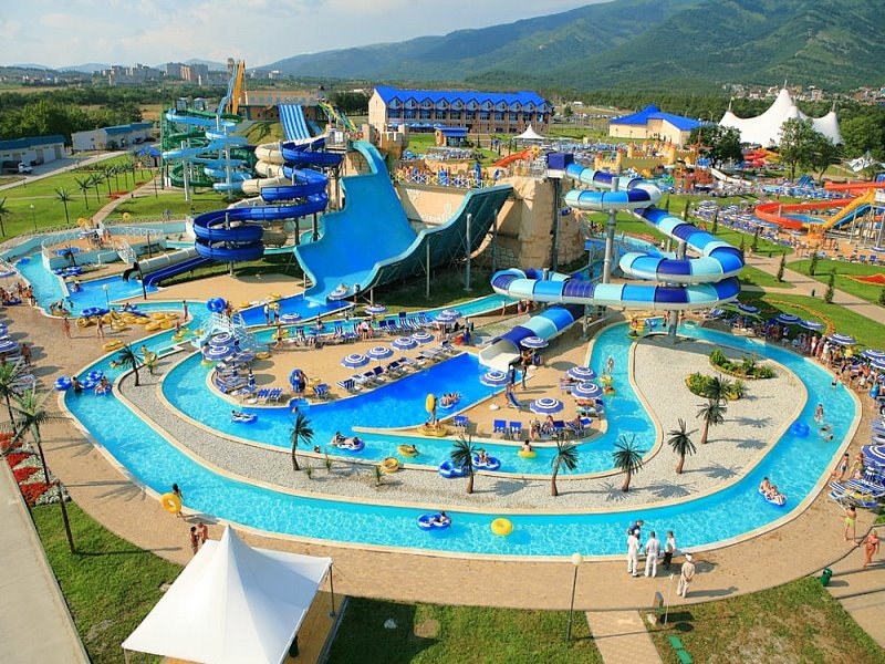 Аквапарк "Золотая бухта".