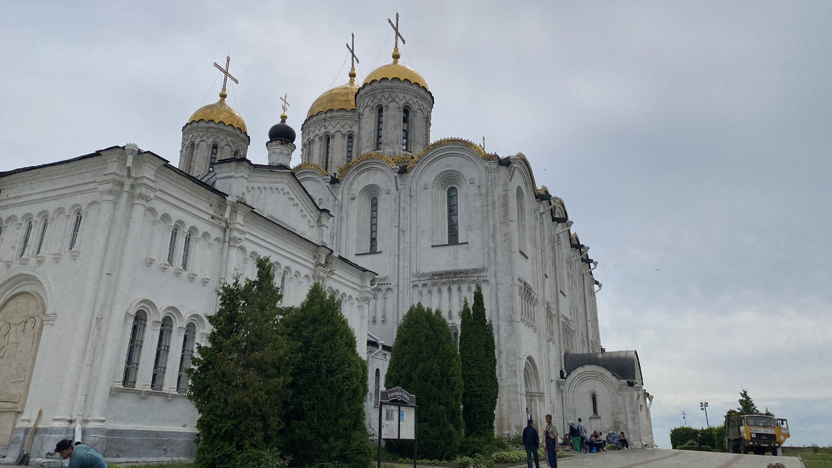 Успенский собор – самый древний во Владимире, построен в 1160 году