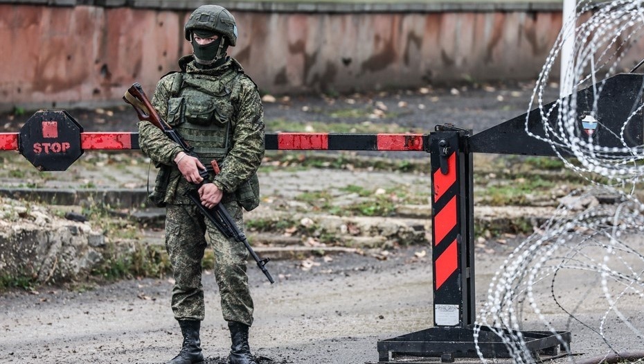    Военнослужащий российского миротворческого контингента. Автор фото: Сергей Савостьянов / ТАСС