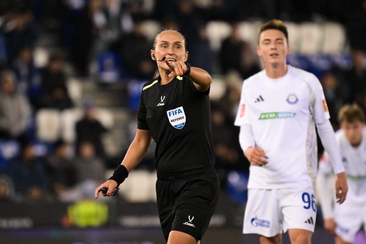    Вера Опейкина - достаточно строгий арбитр, не жалеющая карточек