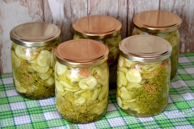 Огурцы по-королевски. Просто, быстро и невероятно вкусно. Ваши домашние будут в восторге, обещаю!