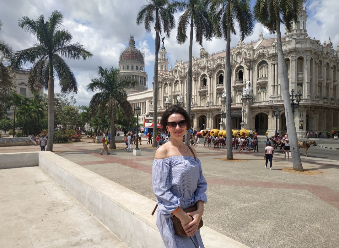 Счастлива от прогулки по Гаване