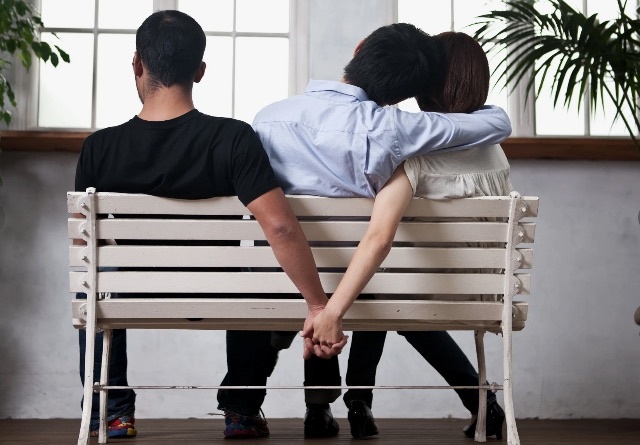 Неверность не редкость среди людей.