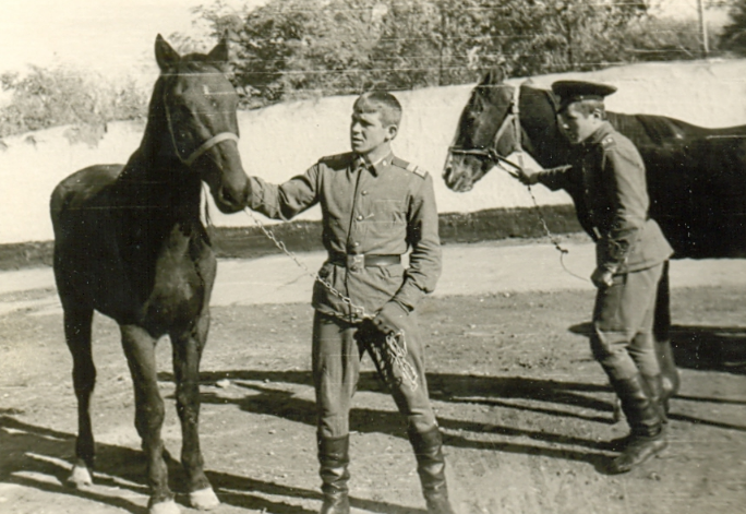 Службу на пограничной заставе несли на лошадях