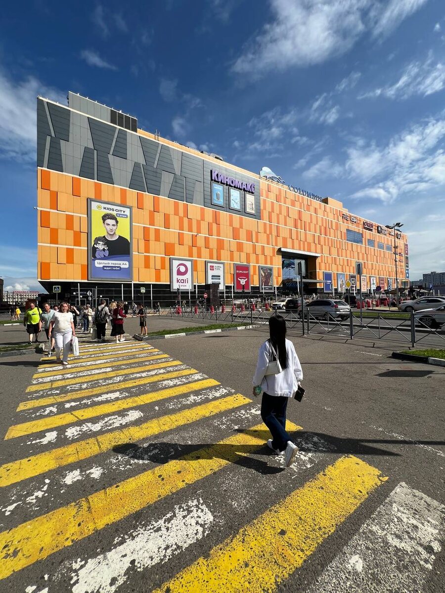 Самый приличный ТРЦ к моему дому, "Columbus" на Пражской. Фото из личного архива автора.