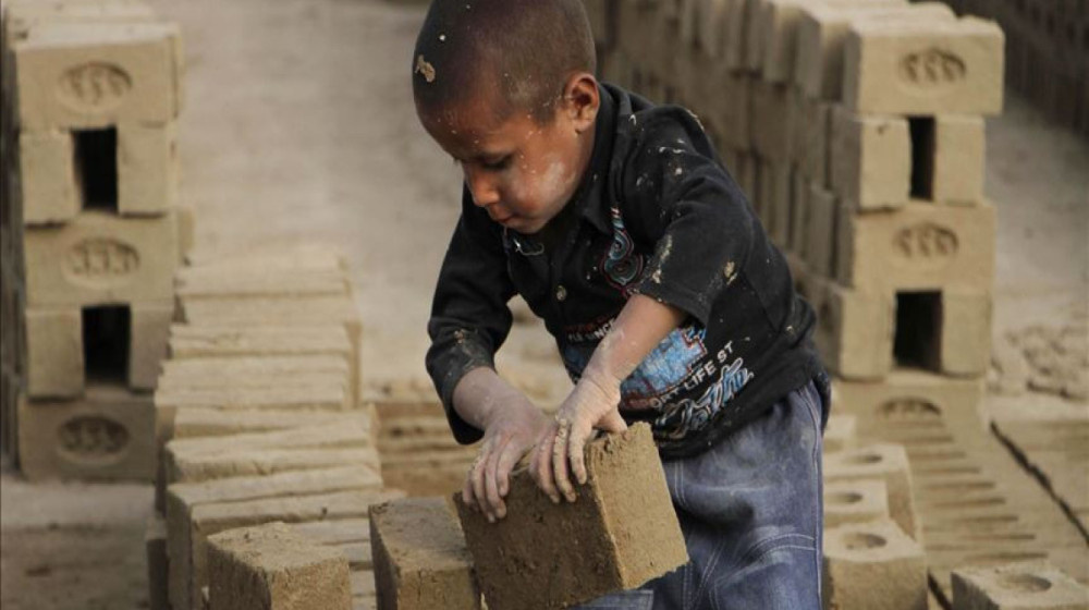    Дети на стройках: как они попадают в рабство через вакансии