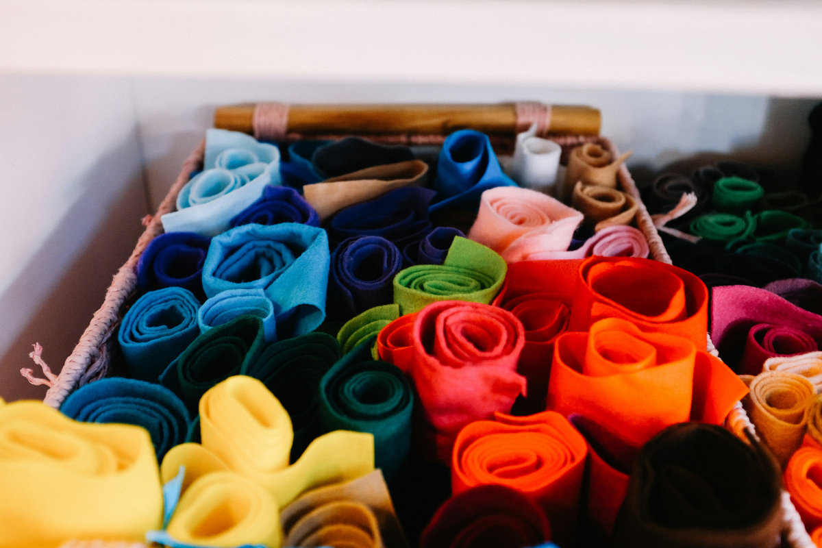 Купон ткани — это небольшой лоскуток материала, который помогает оценить его качество, цвет и фактуру перед покупкой