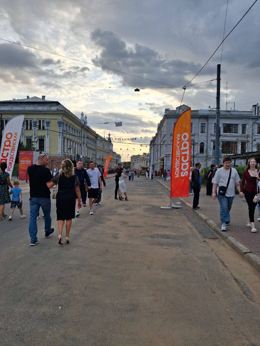 Нижегродцы идут на фестиваль. Фото автора. 