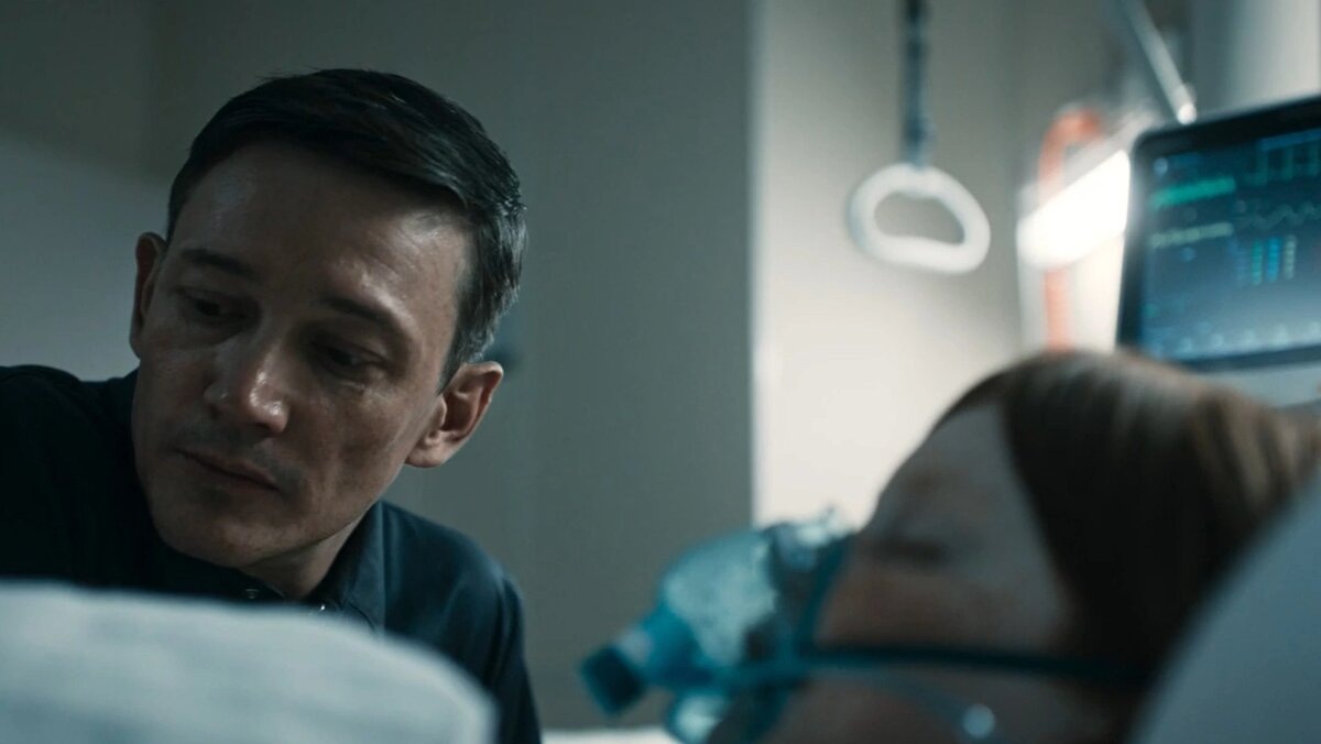 Герой Сергея Гилева Сергей Коваленко в новом сериале "Хирург" очень быстро из врача превращается в преступника. Фото из Яндекс-Картинки.