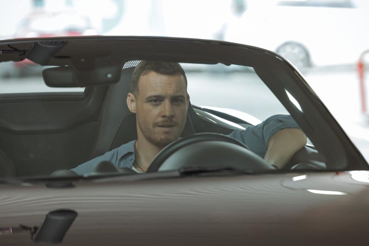 турецкий актёр Керем Бюрсин, яндекс фото