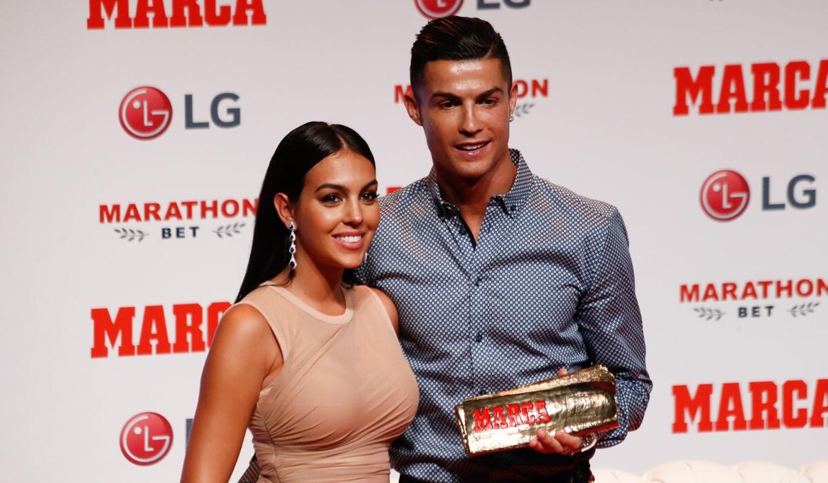     Криштиану Роналду сделал предложение Джорджине Родригес спустя почти 10 лет отношений