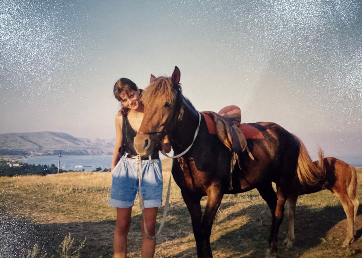 Анна, Майя и жеребенок