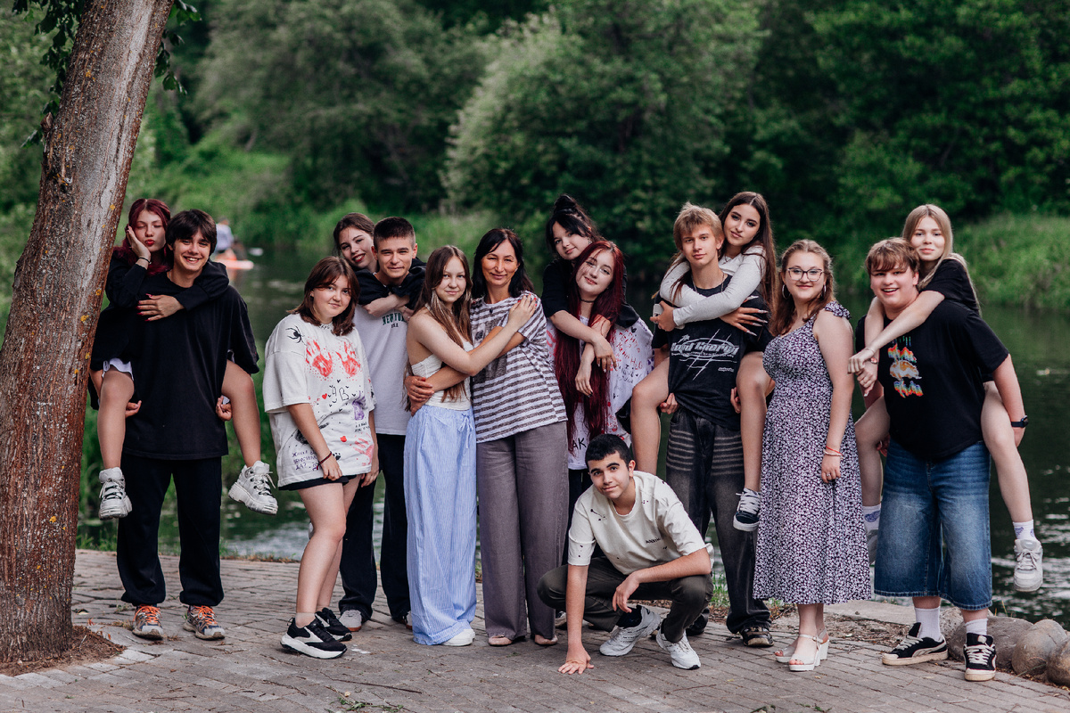 я со своими питомцами на выпускном в домике рыбака