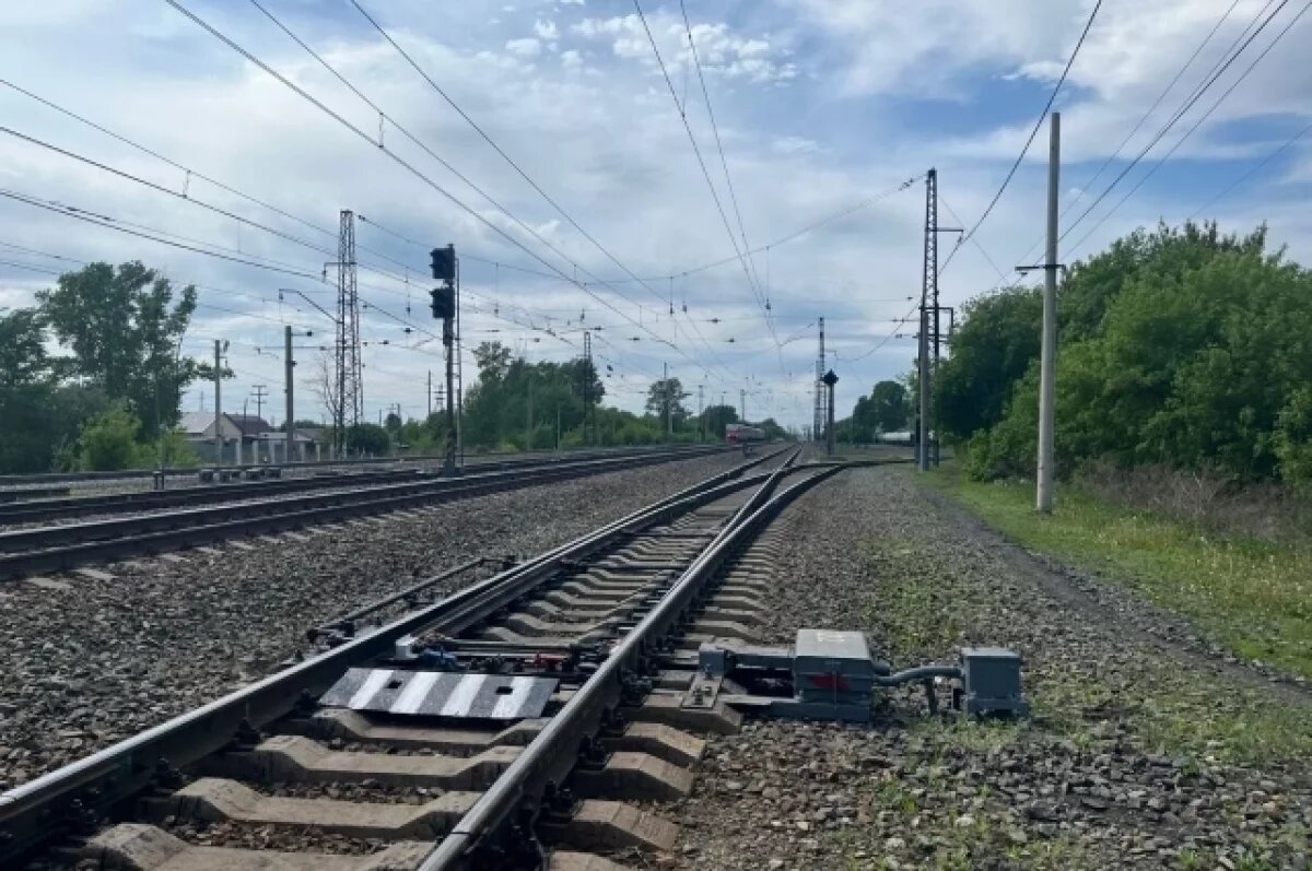    Грузовик столкнулся с пассажирским поездом на ж/д переезде под Тулой