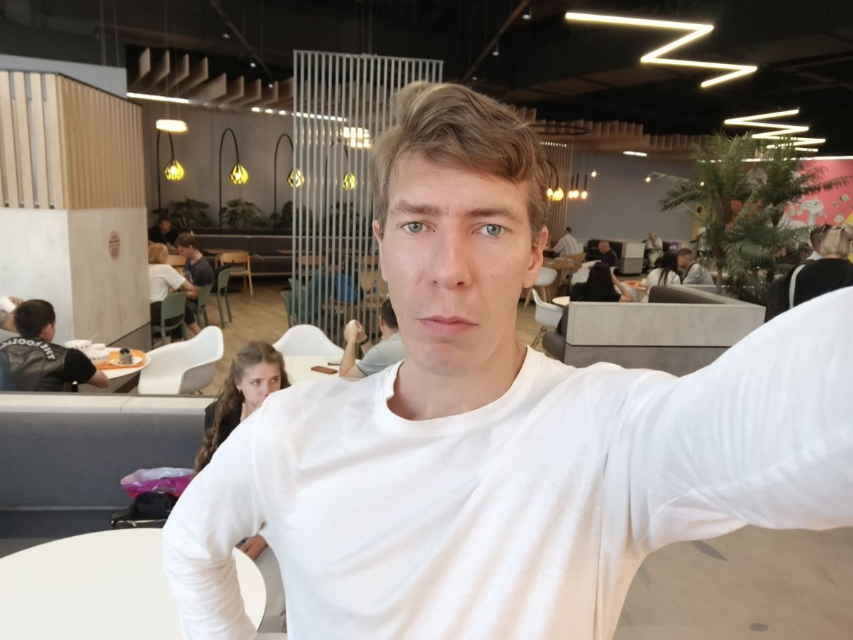 Просто я. В новом Теремке - В Атлантик Сити после волейбола... Касательно прически: на стрижку я уже записан, просто к моему мастеру очередь почти 3 недели.