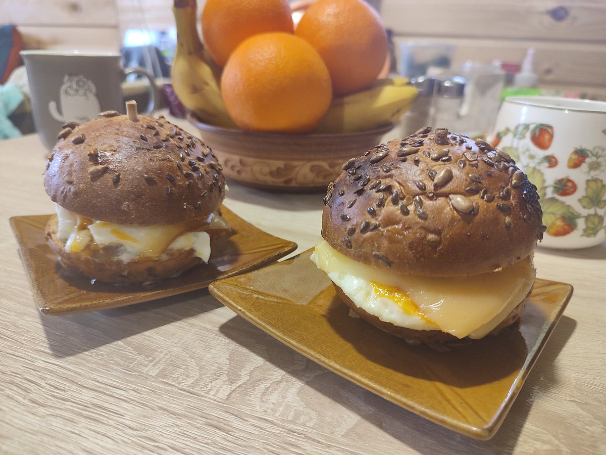 Бургеры (котлетка, сыр, яйцо, томат)