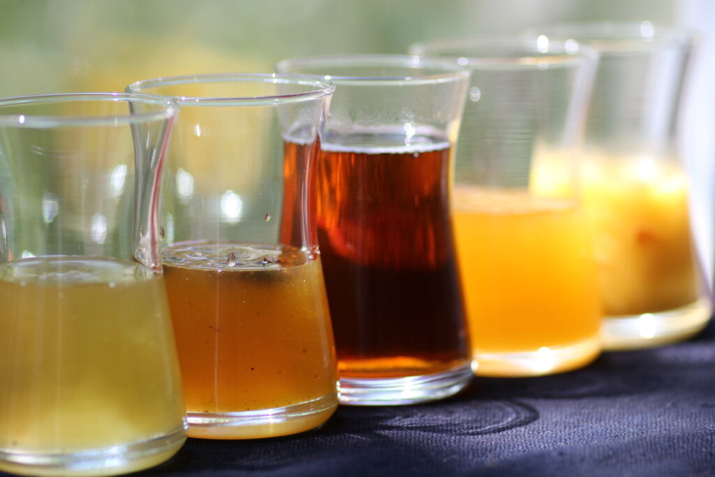 Мед и чай. Фотография Ольги Никандровой