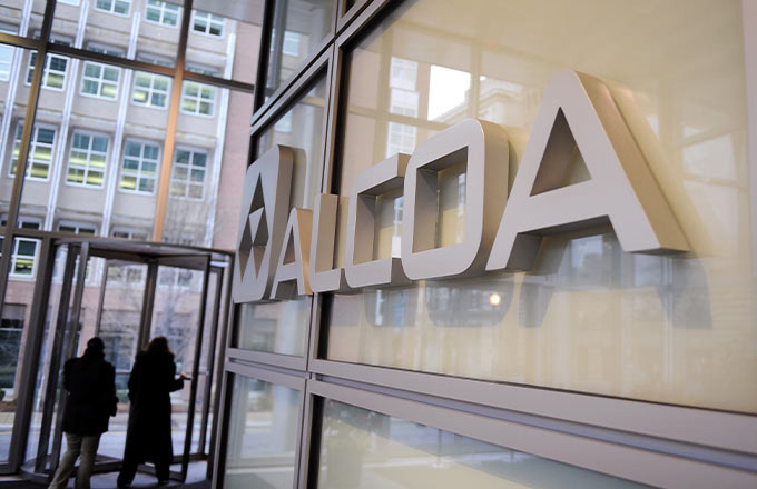 Выручка Alcoa снизилась до примерно 3,018 млрд долларов, что на 10% ниже показателя первого квартала.