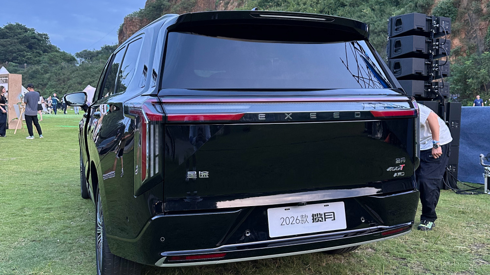 Ключевые изменения во внешности коснулись задней части кузова. 