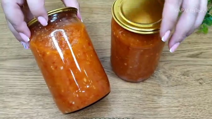 Сколько не приготовишь такой аджики, до зимы все равно не хватает. Невероятно вкусная аджика на зиму