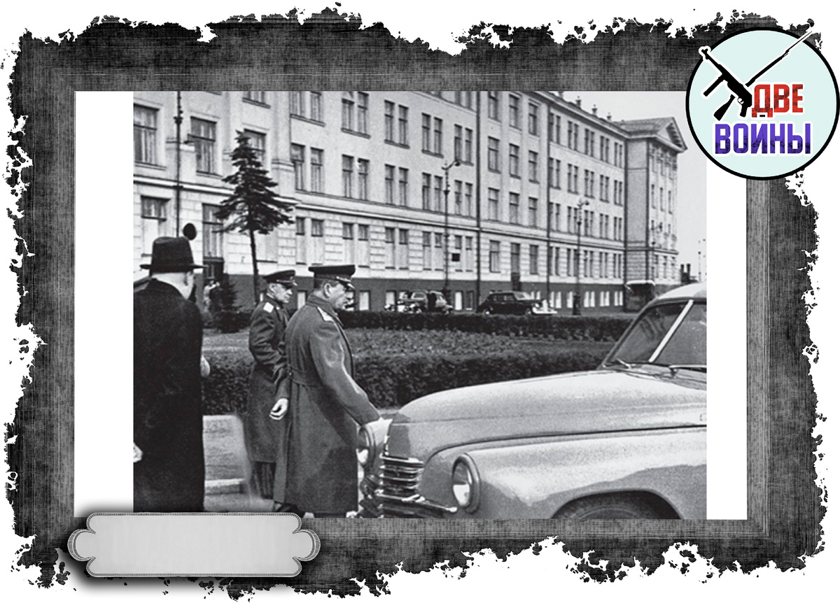 Сталин осматривает «Победу». Фото в открытом доступе.