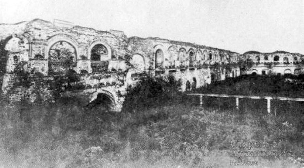 Немецкий Гостиный двор, фото конца 19 века говорит само за себя.