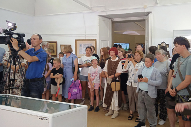 
Участники открытия выставки узнали много нового о жизненном пути отца Бориса