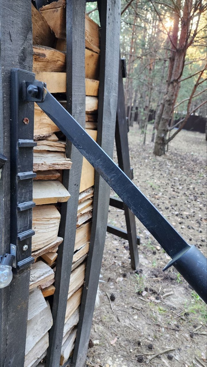 В открытом состоянии вот такой