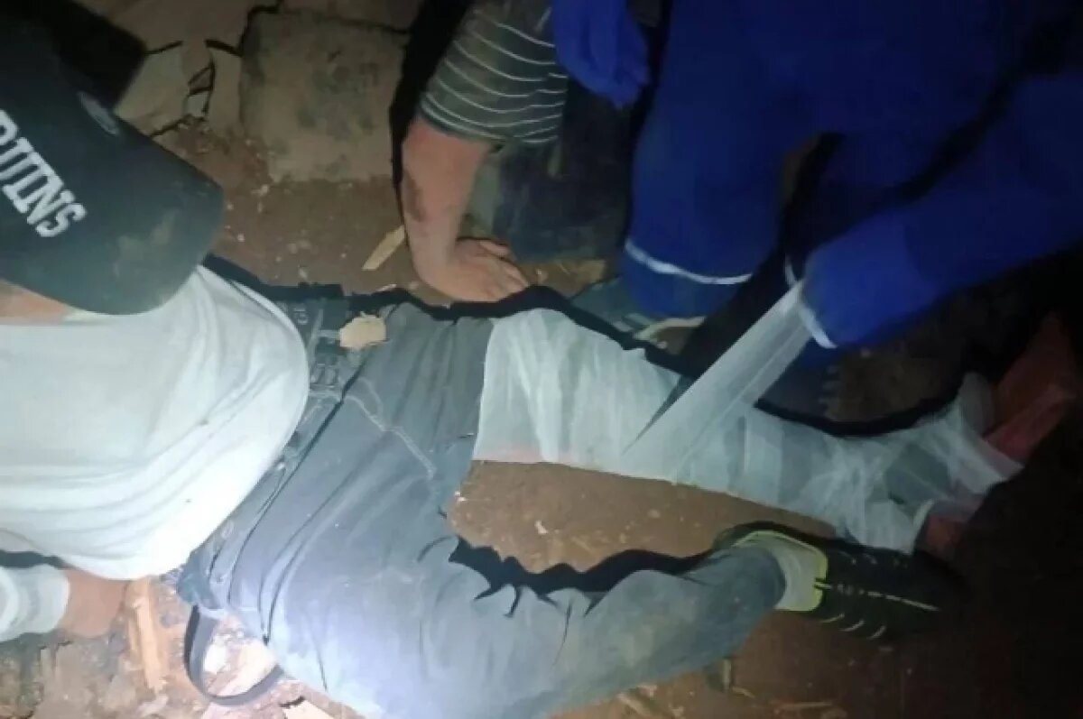    Двух провалившихся в подвал мужчин спасли в Удмуртии