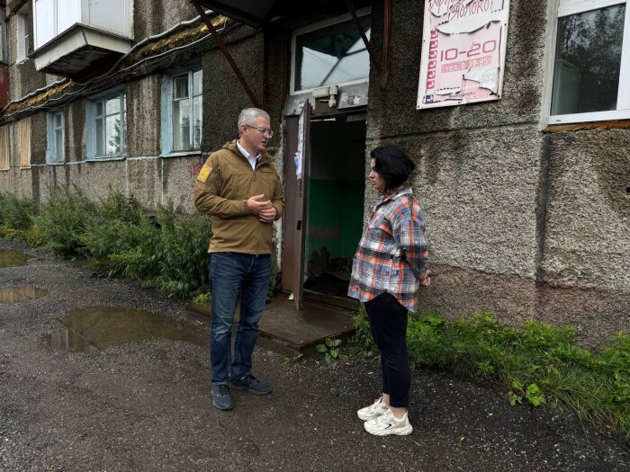 Владимир Солодов вместе с комиссией осмотрел пострадавшее камчатское жилье / фото: правительство Камчатки 