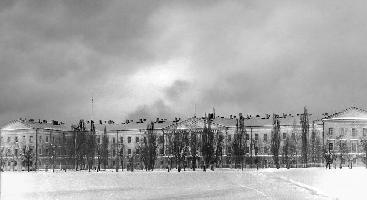 Здание ВГУ (бывш. Кадетский корпус)