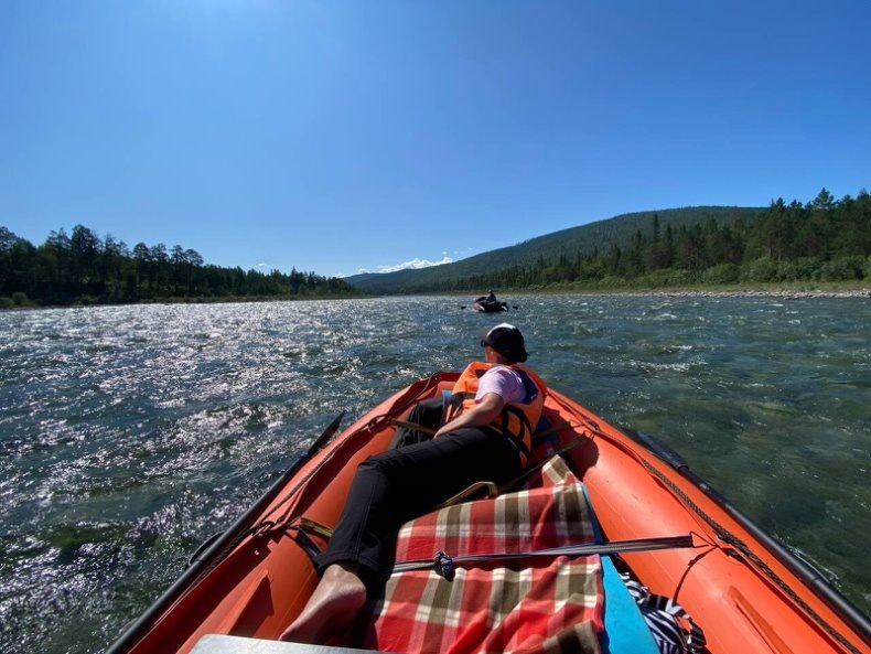 Капитан на вёслах, а лоцман на посту.