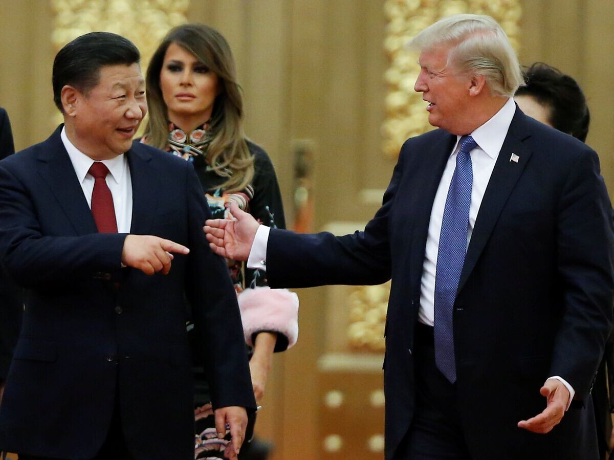    Председатель Китая Си Цзиньпин и президент США Дональд Трамп перед торжественным ужином в Пекине. 9 ноября 2017 года© REUTERS / Thomas Peter