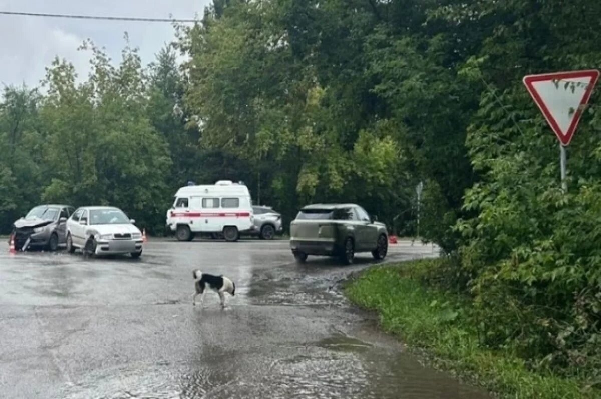    Пассажир «Лады» пострадал в тройном ДТП со скорой в Магнитогорске